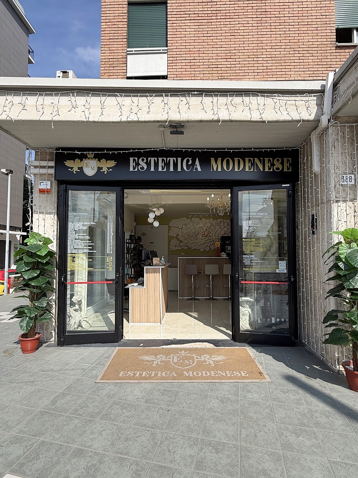 Ingresso E&M Estetica Modenese in via Giardini